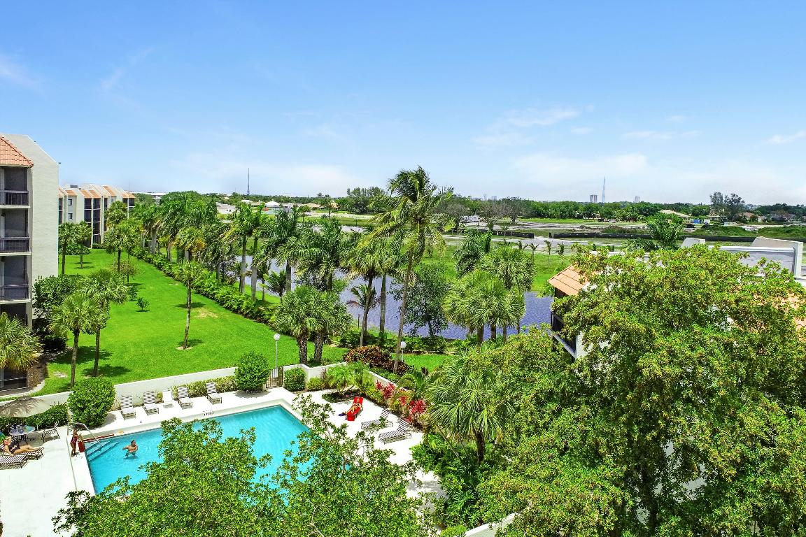 LANDS OF THE PRESIDENT CONDO 8 - Residential