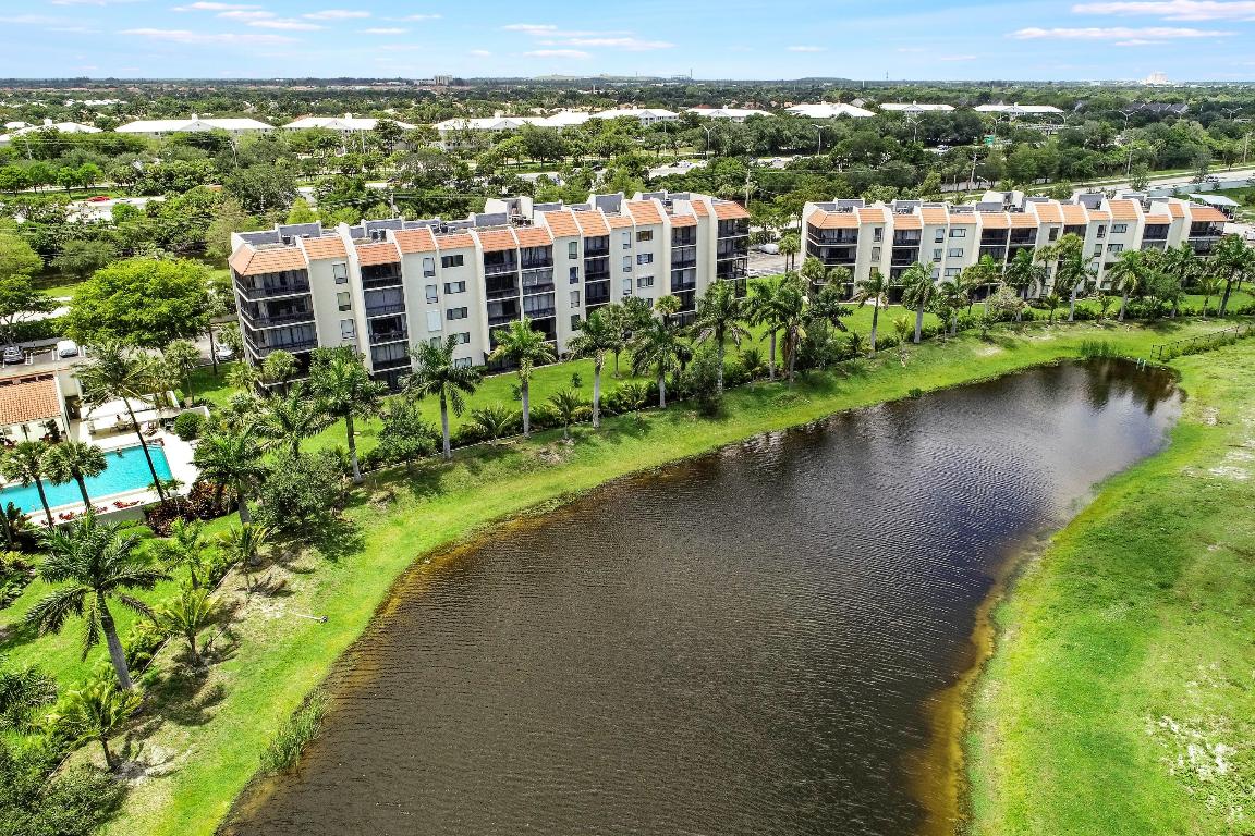 LANDS OF THE PRESIDENT CONDO 8 - Residential