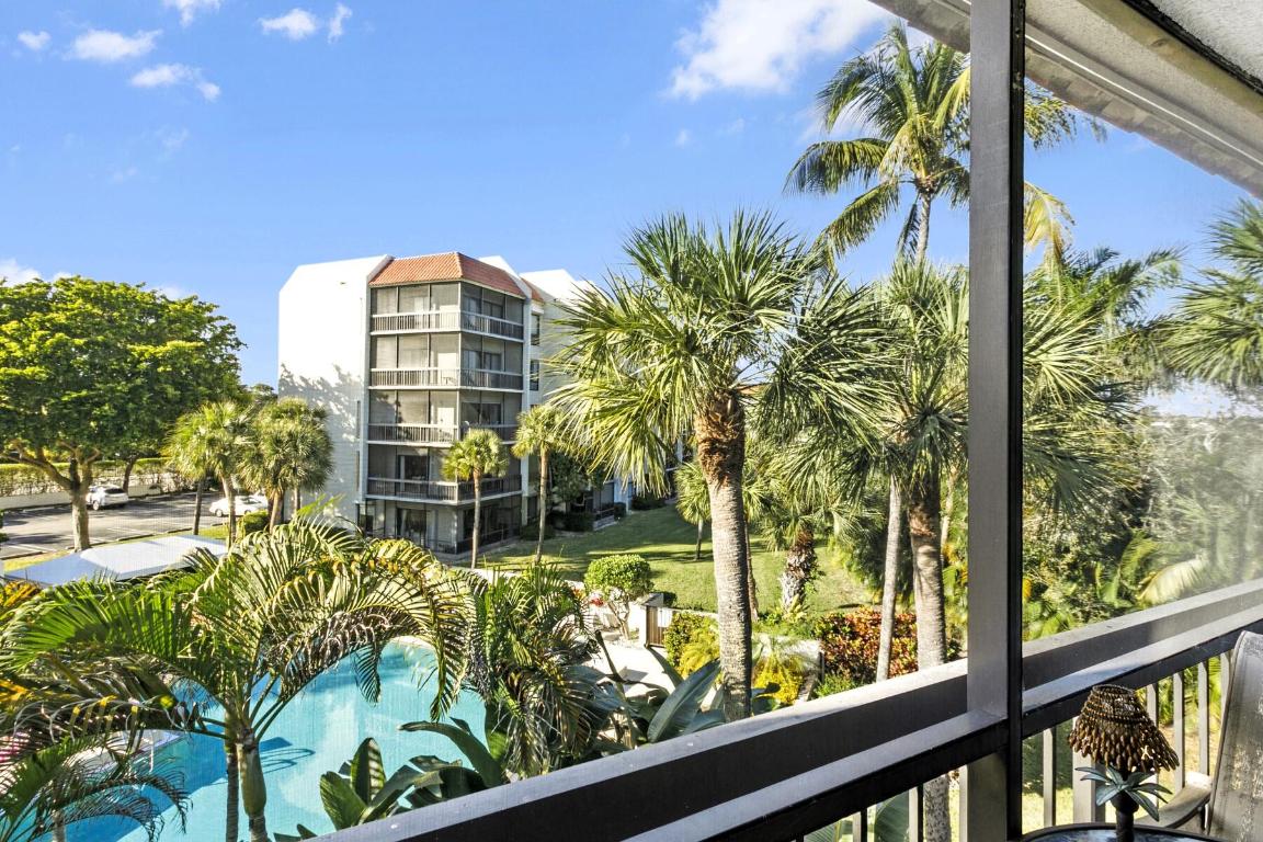 LANDS OF THE PRESIDENT CONDO 8 - Residential