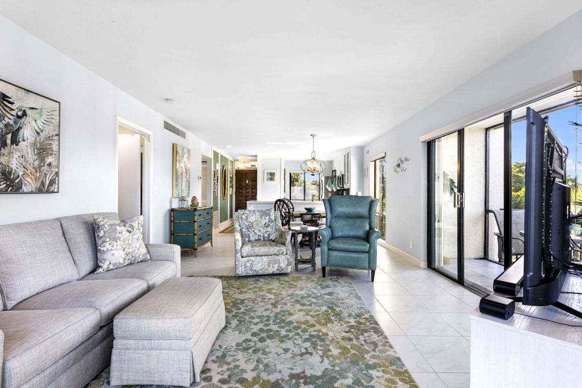 LANDS OF THE PRESIDENT CONDO 8 - Residential