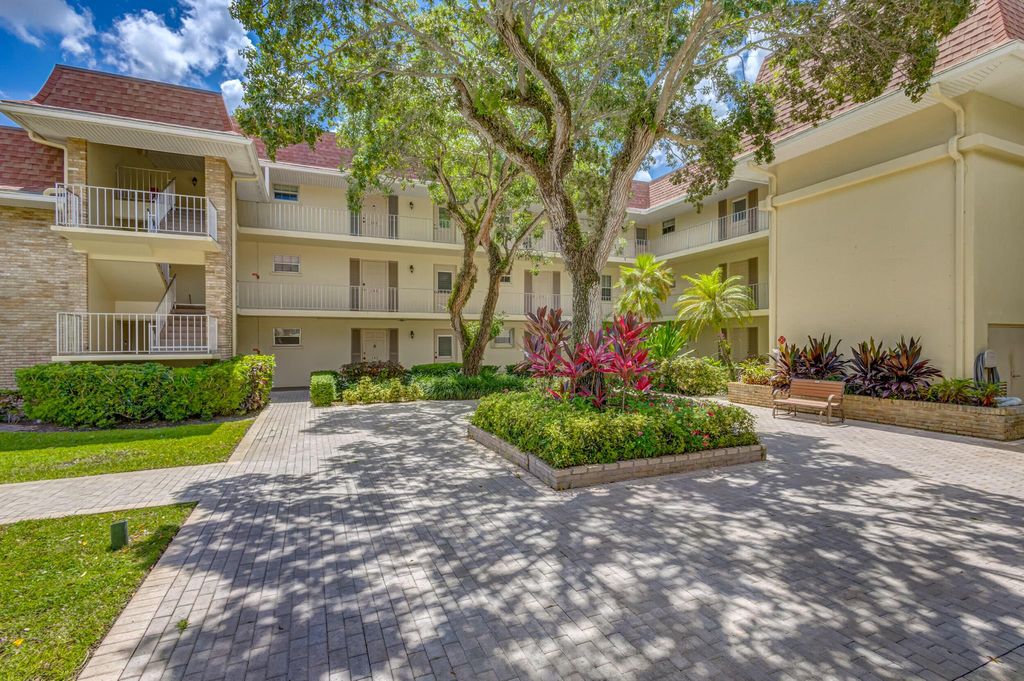 Photo of 5510 Tamberlane Circle #142, Palm Beach Gardens, FL 33418 (MLS # R10908731)