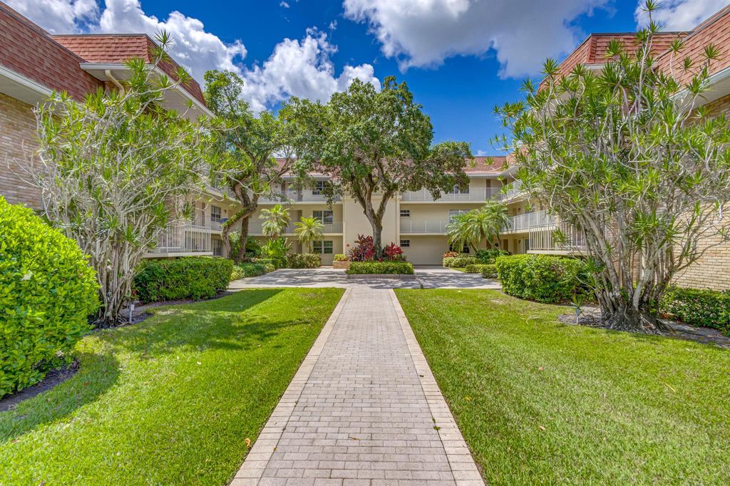 Photo of 5510 Tamberlane Circle #142, Palm Beach Gardens, FL 33418 (MLS # R10908731)