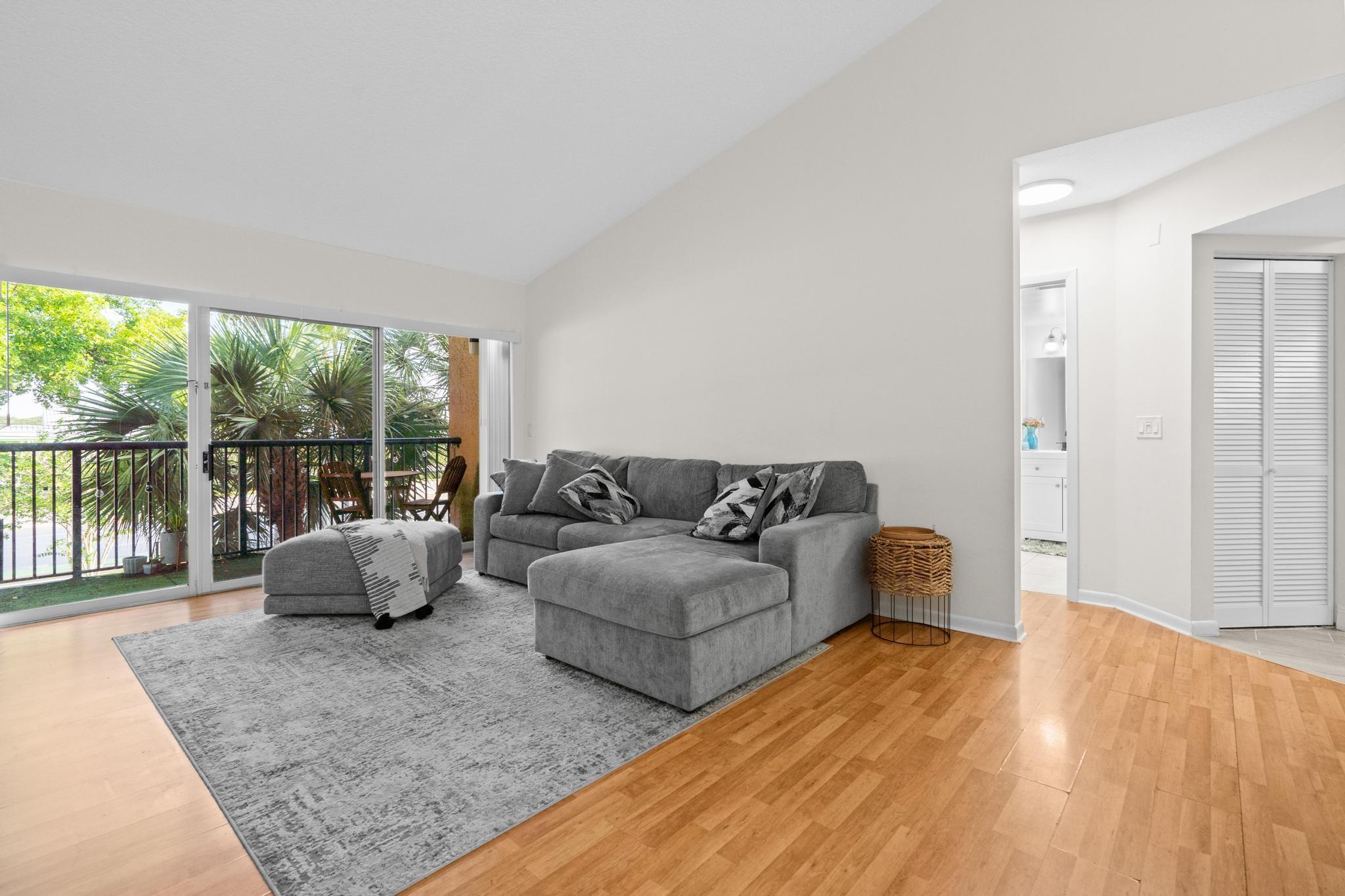 8851 Wiles Rd 305
