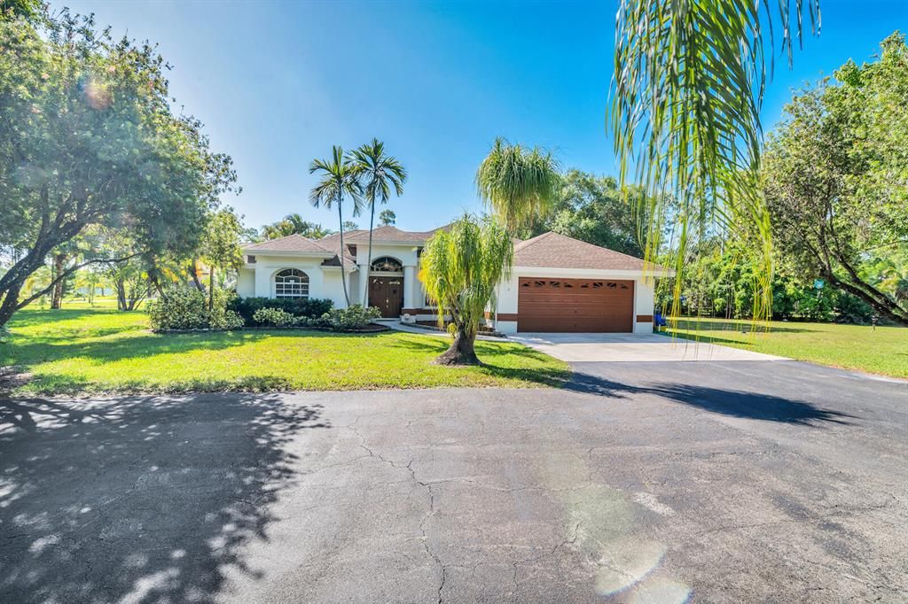 Photo of 16218 Hamlin Boulevard, Loxahatchee, FL 33470 (MLS # R10797845)