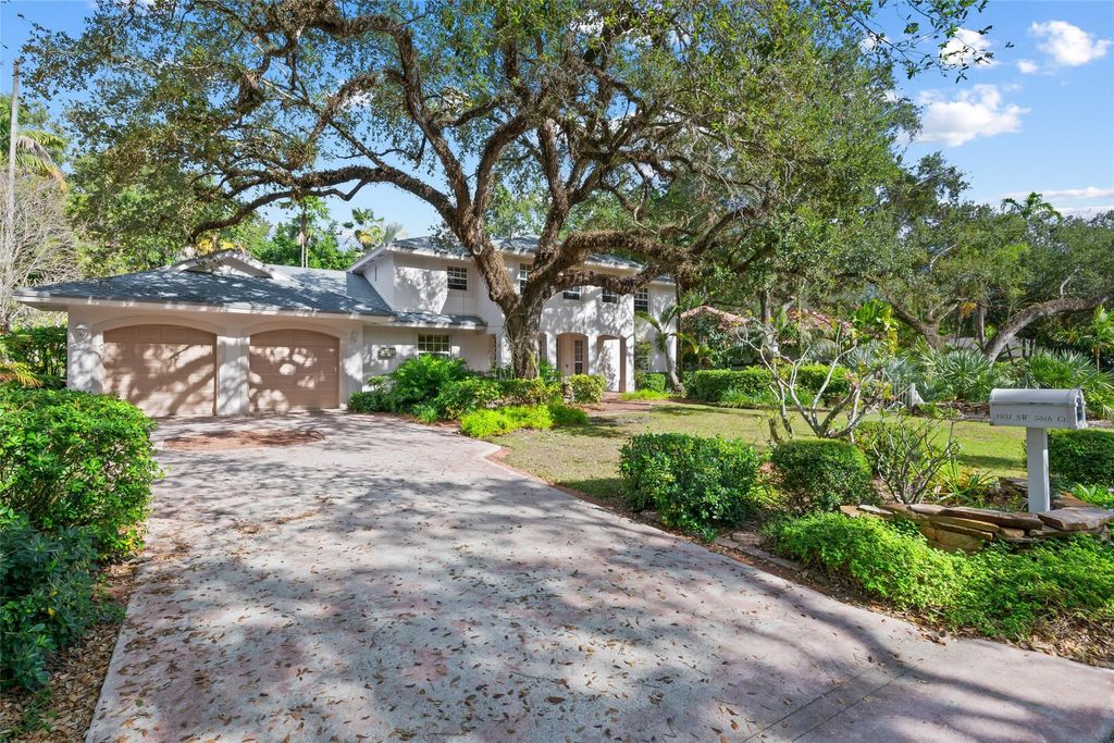 Photo of 3951 SW 56th Ct, Fort Lauderdale, FL 33312 (MLS # F10538625)