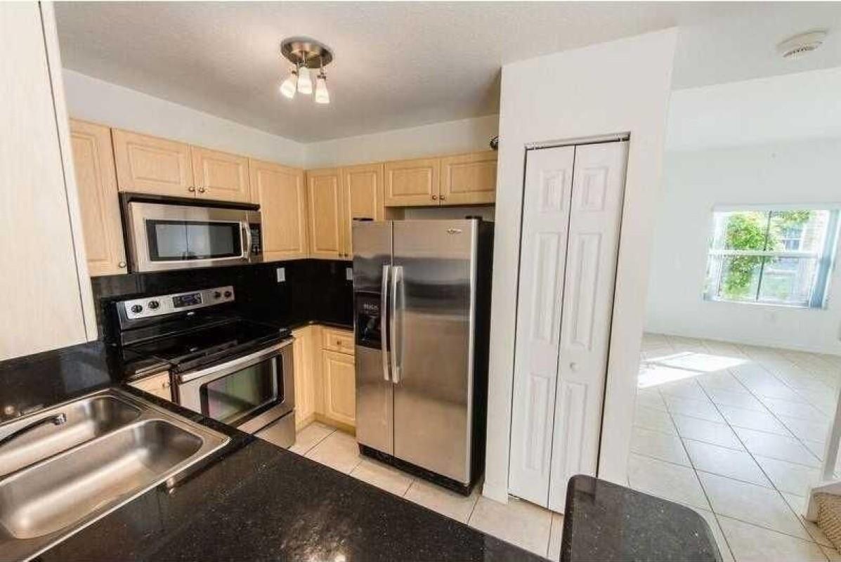 1035 SW 144th Ave 2706