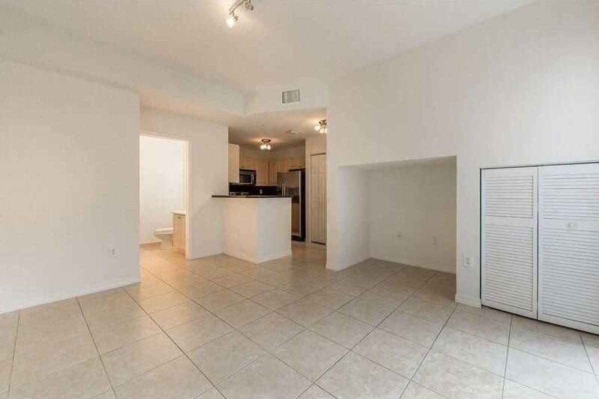 1035 SW 144th Ave 2706