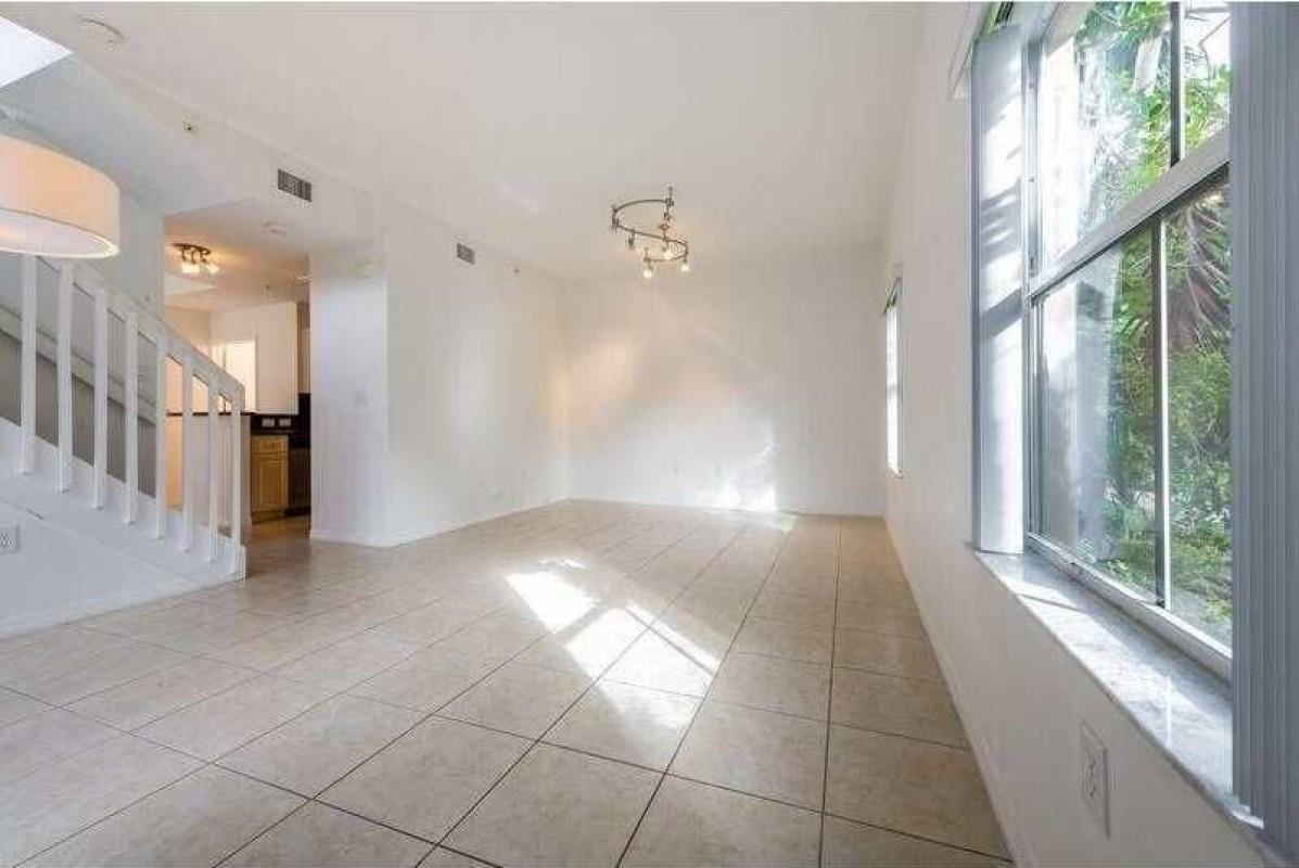 1035 SW 144th Ave 2706