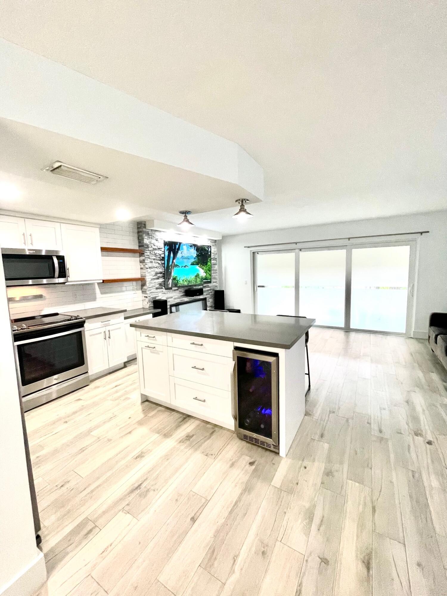 View photos, virtual tours, details... 342 Southwind Drive 123