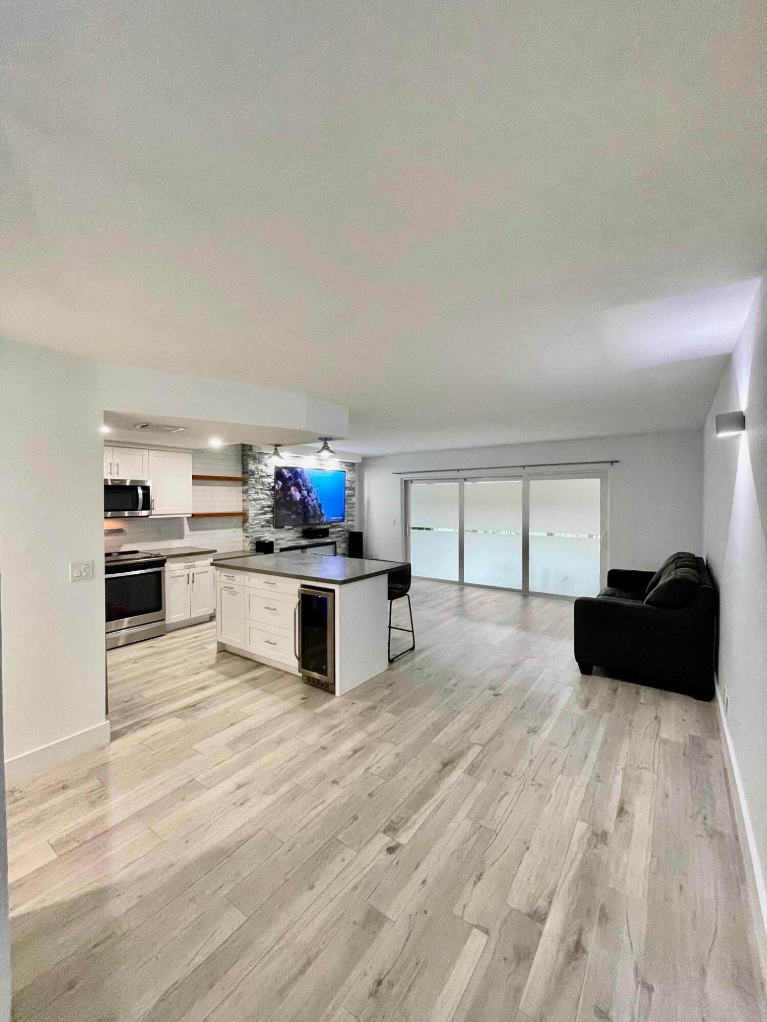 View photos, virtual tours, details... 342 Southwind Drive 123