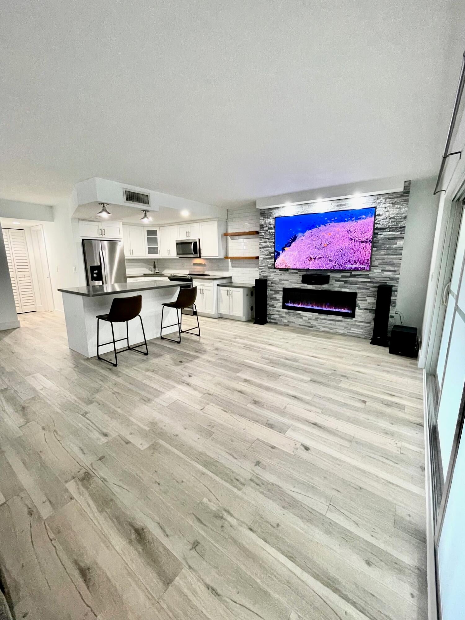 View photos, virtual tours, details... 342 Southwind Drive 123
