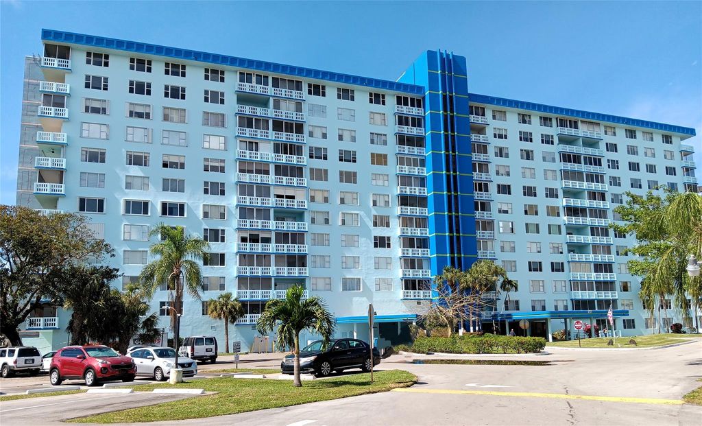 Photo of 4001 Hillcrest Drive #1015, Hollywood, FL 33021 (MLS # F10423781)