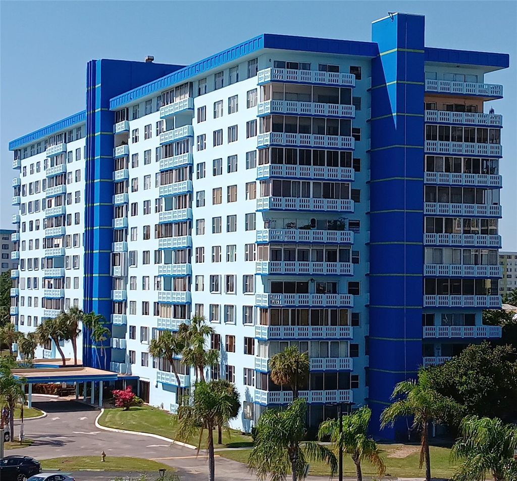 Photo of 4001 Hillcrest Drive #1015, Hollywood, FL 33021 (MLS # F10423781)