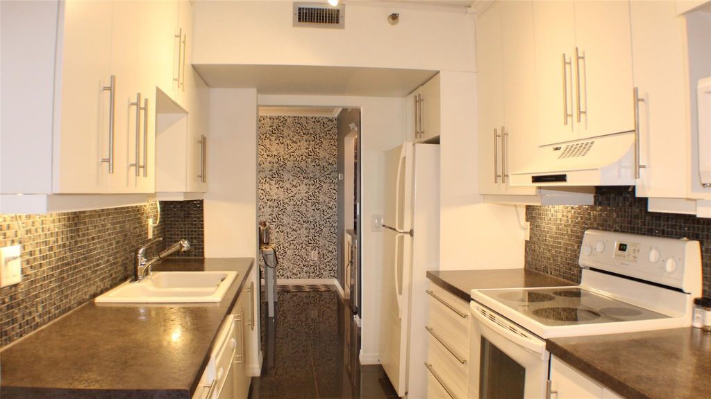 Photo of 4001 Hillcrest Drive #1015, Hollywood, FL 33021 (MLS # F10423781)