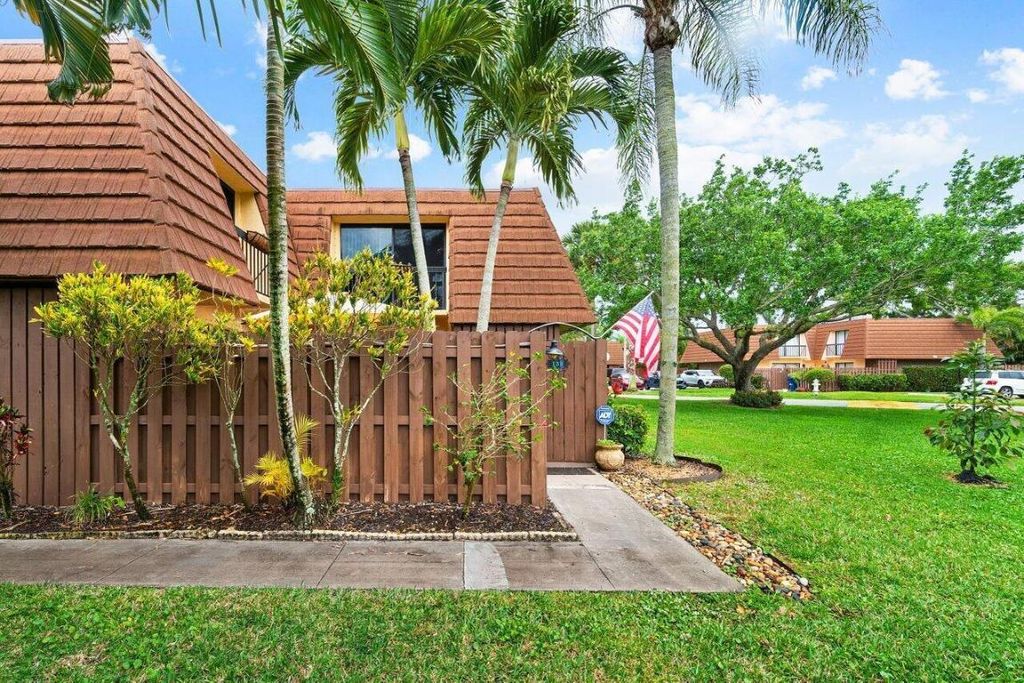 Photo of 825 Center Street #13b, Jupiter, FL 33458 (MLS # R11085556)