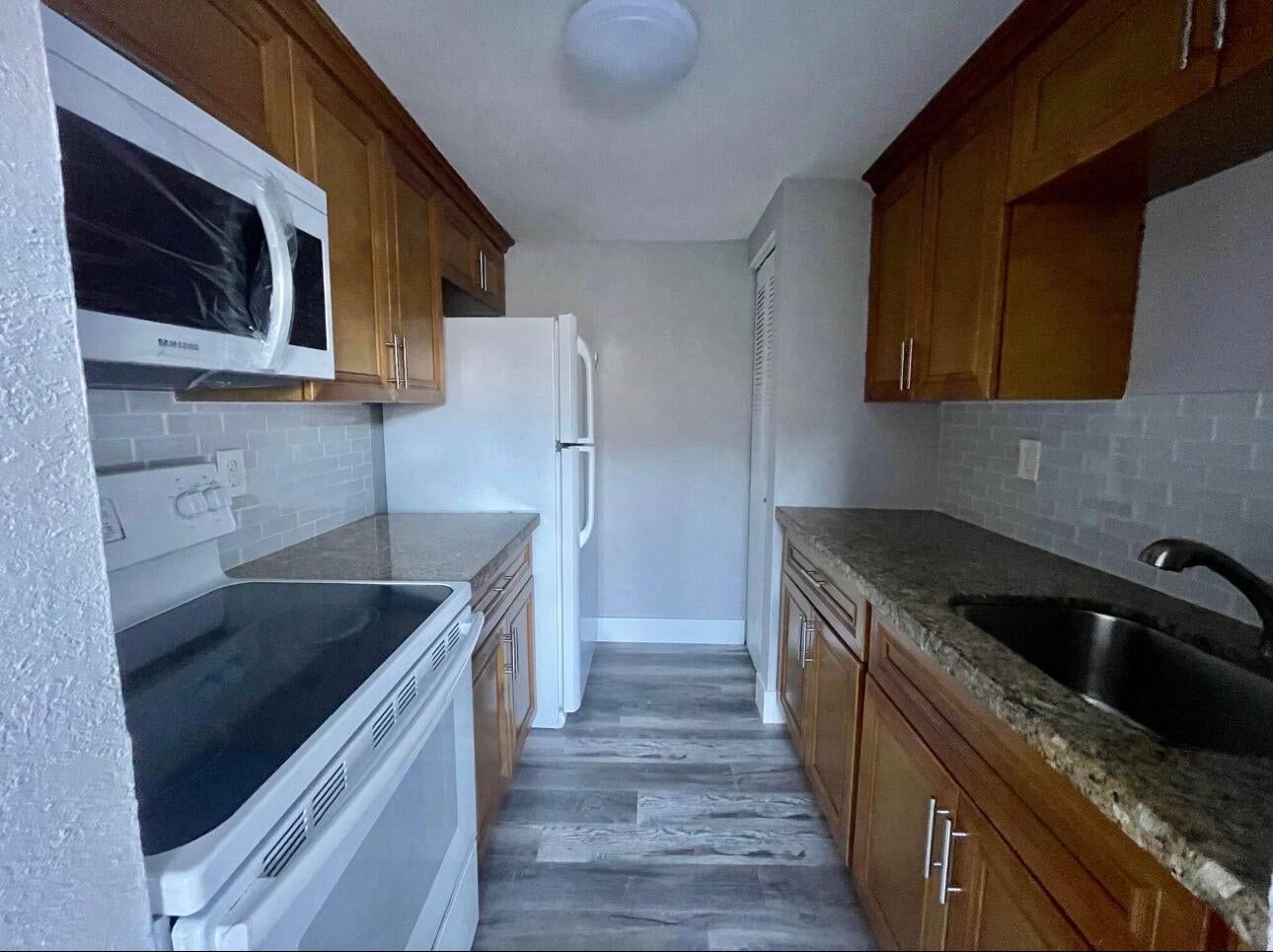 2110 Sherwood Forest Boulevard 24, West Palm Beach FL 33415