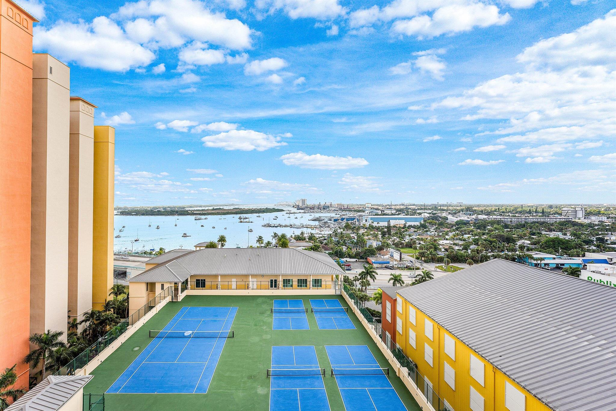 MARINA GRANDE RIVIERA BEA - Residential