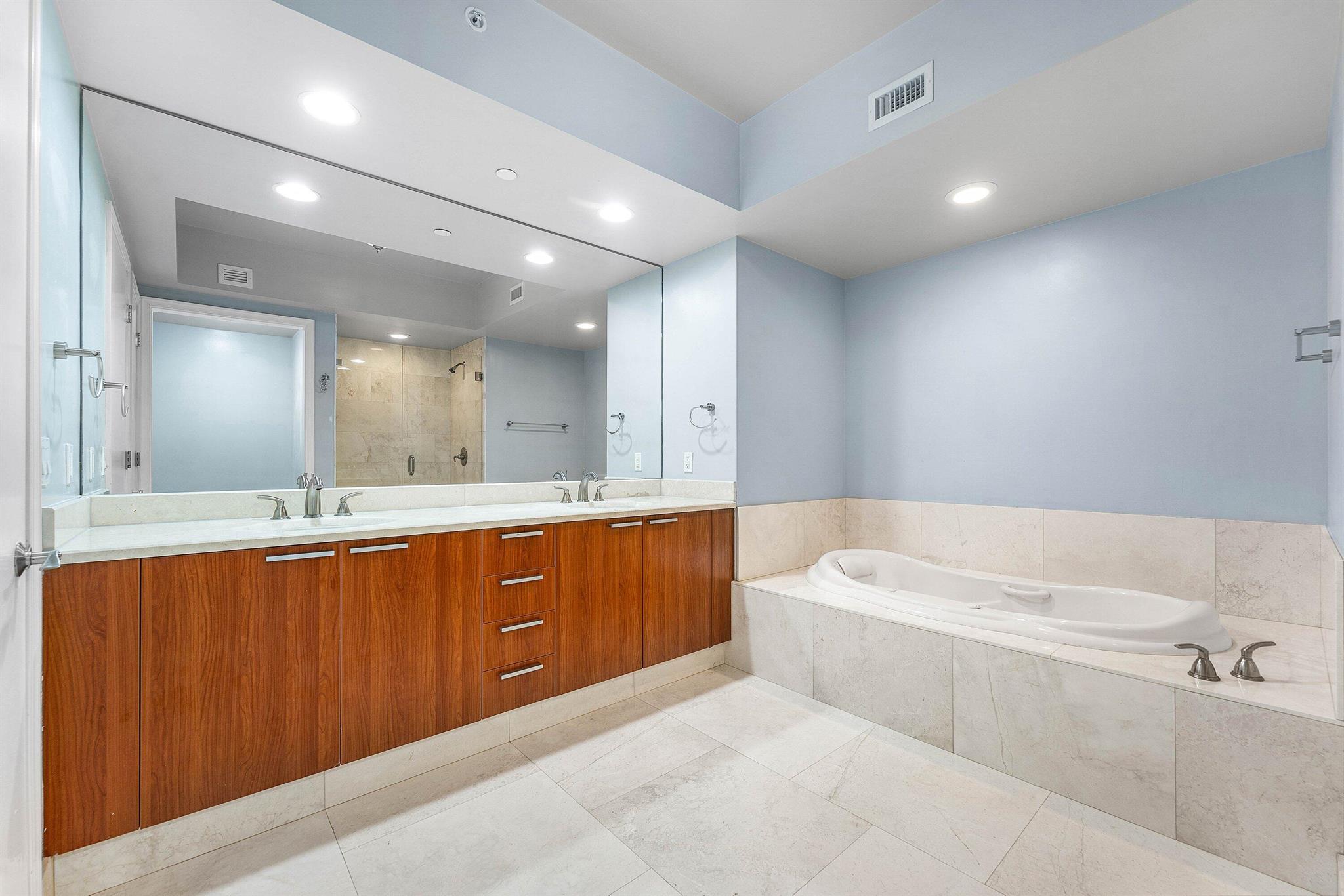 MARINA GRANDE RIVIERA BEA - Residential