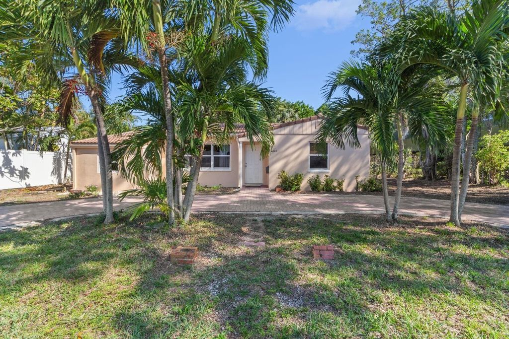 Photo of 2420 NE 7th Avenue, Wilton Manors, FL 33305 (MLS # F10548599)