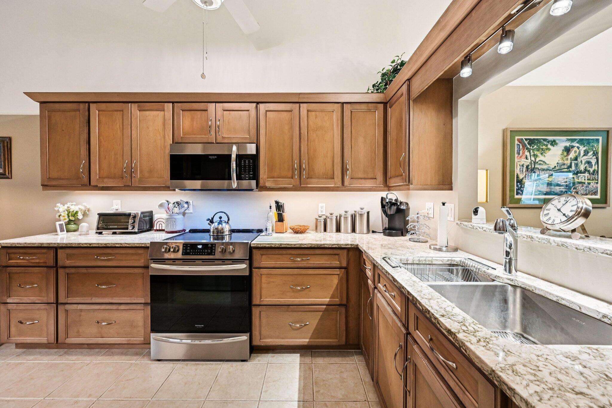 272 NW Broken Oak Trail