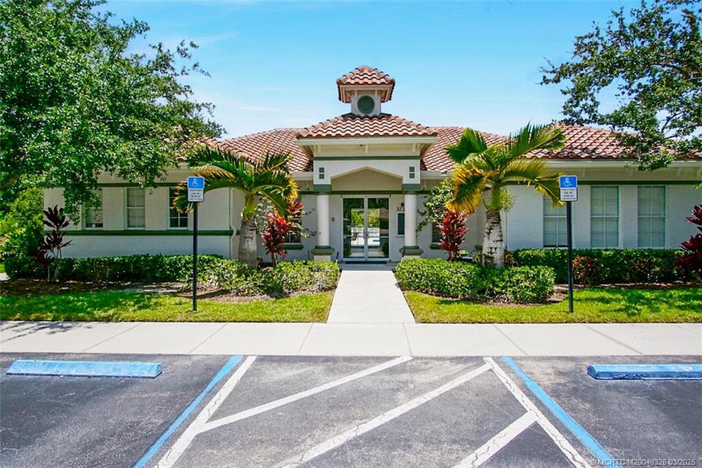 JENSEN BEACH GOLF AND COUNTRY CLUB - Residential