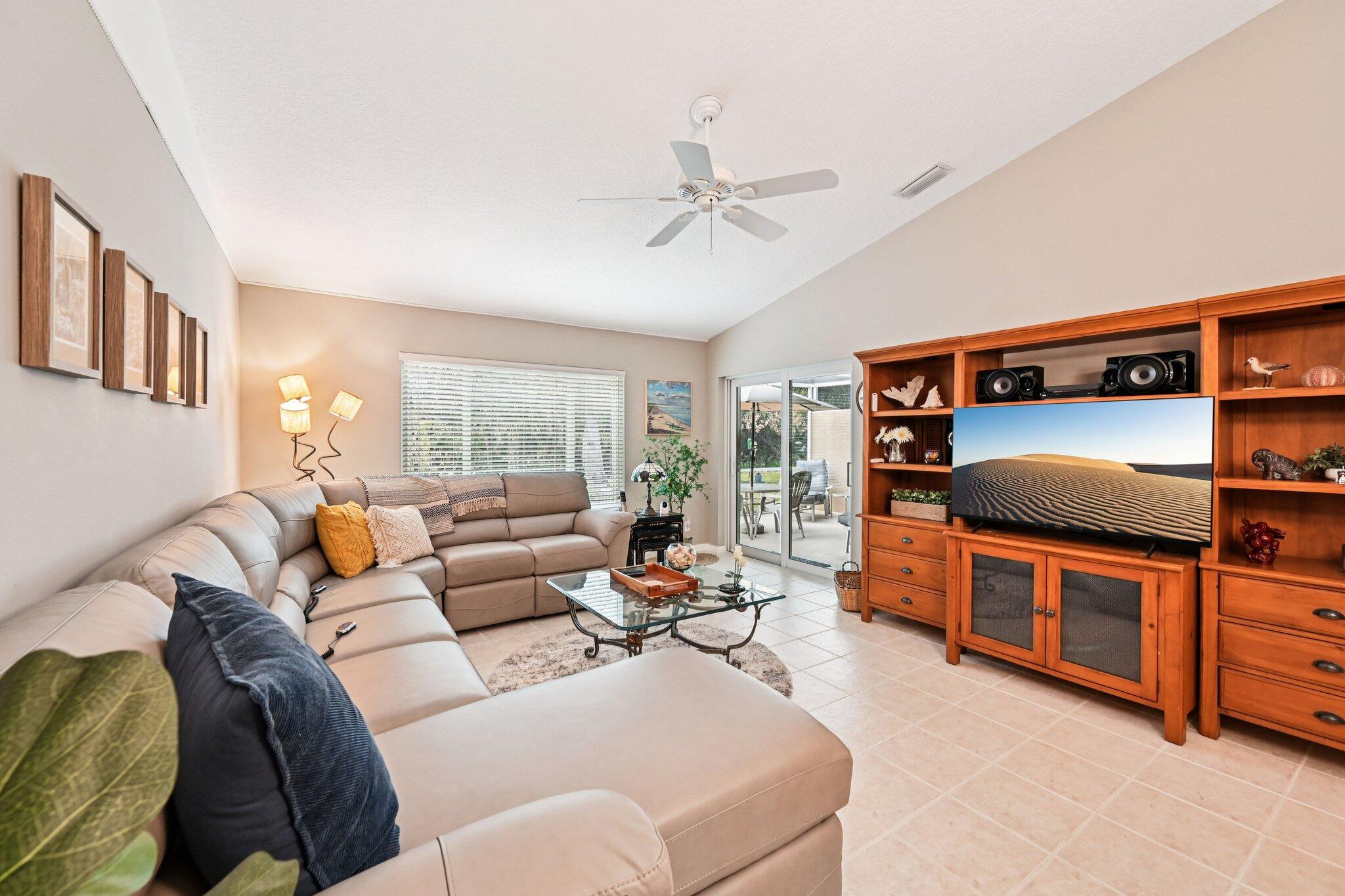 272 NW Broken Oak Trail