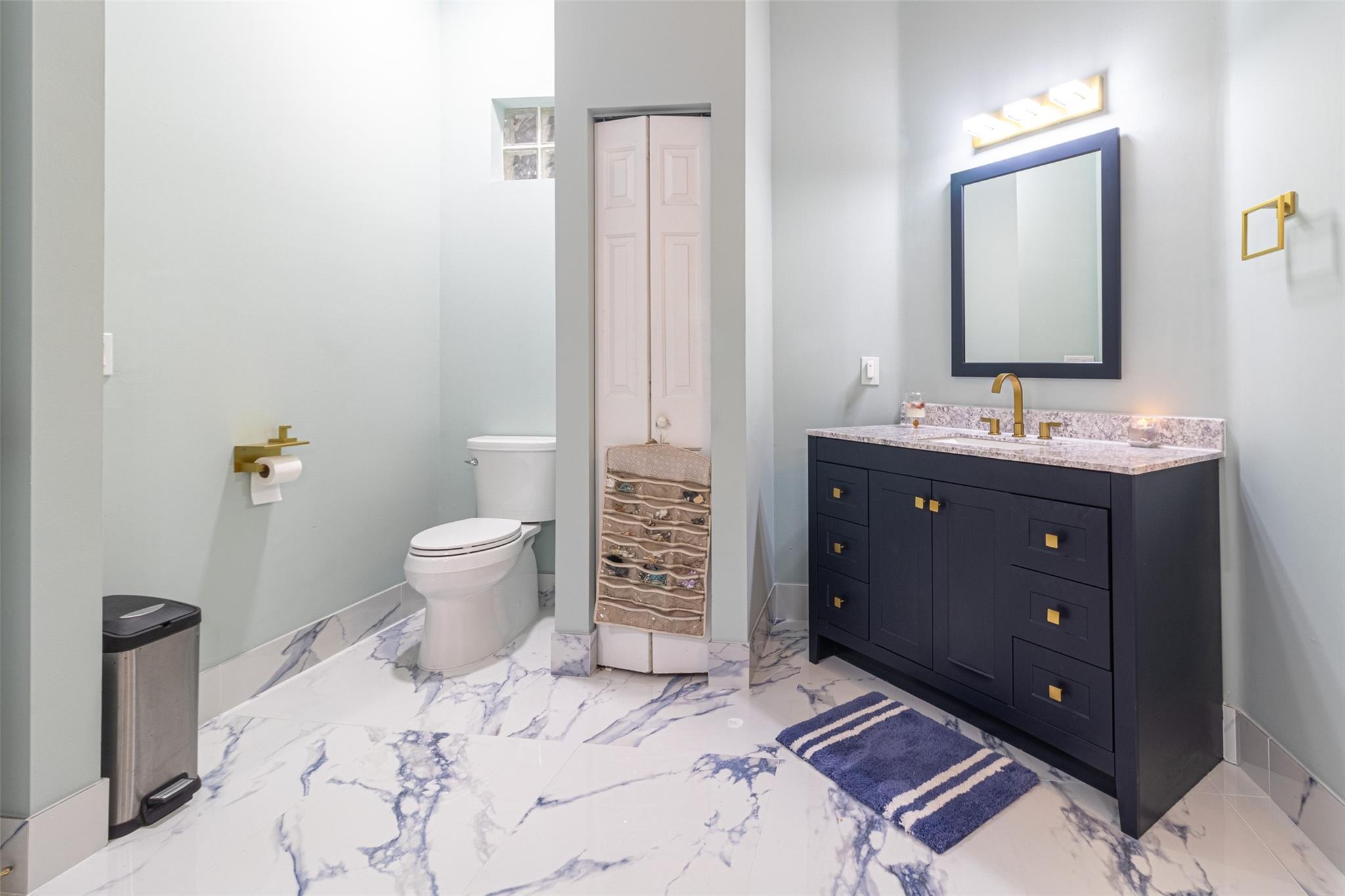 Kensington 146-39 B - Residential