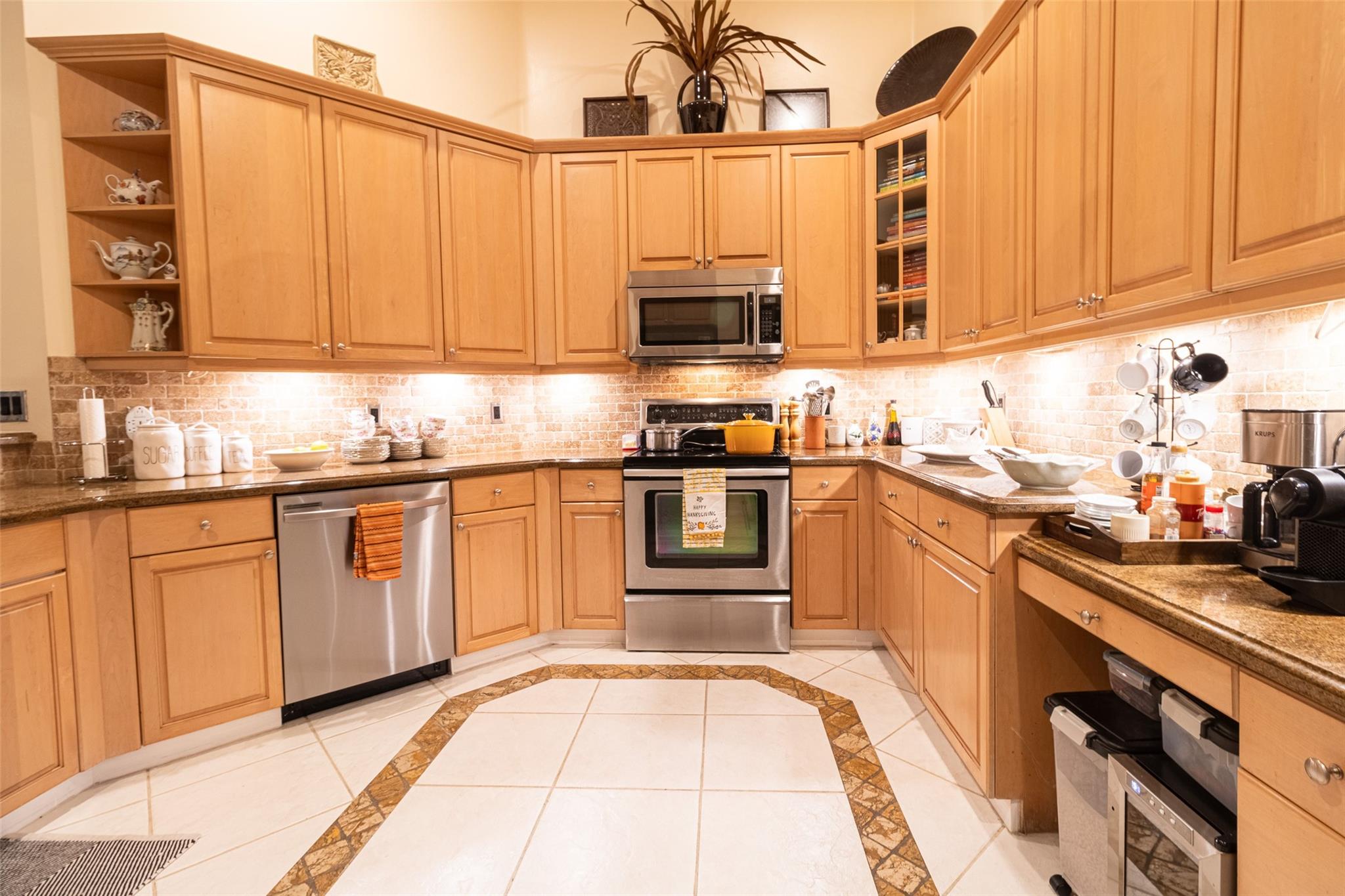 Kensington 146-39 B - Residential