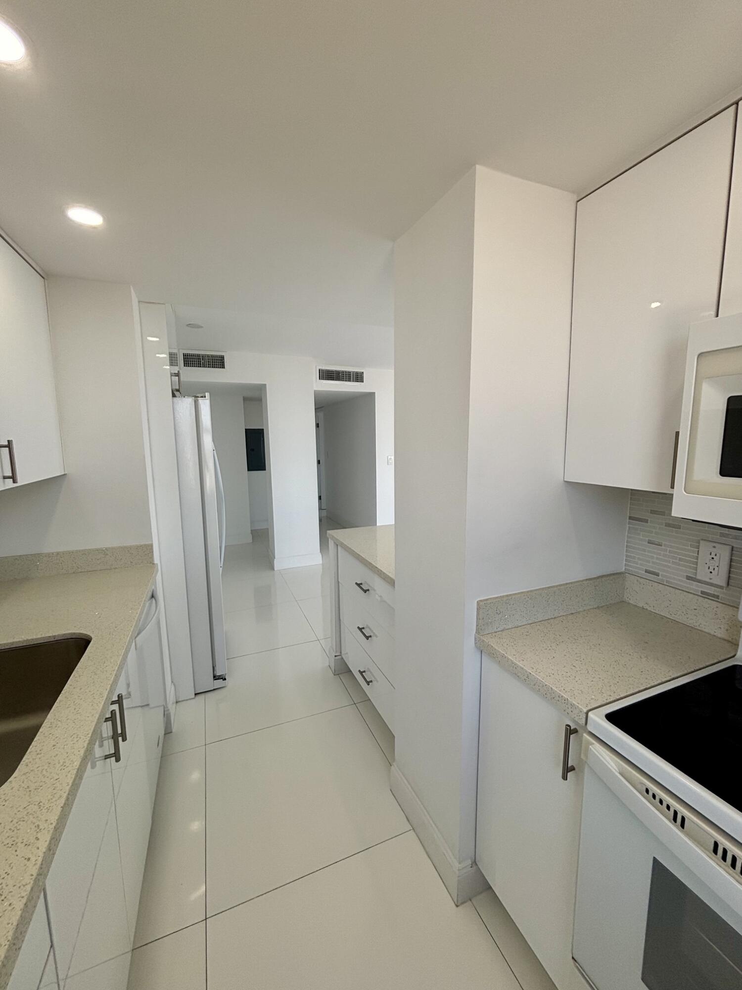 POMPANO BEACH CLUB CONDO - Residential Lease