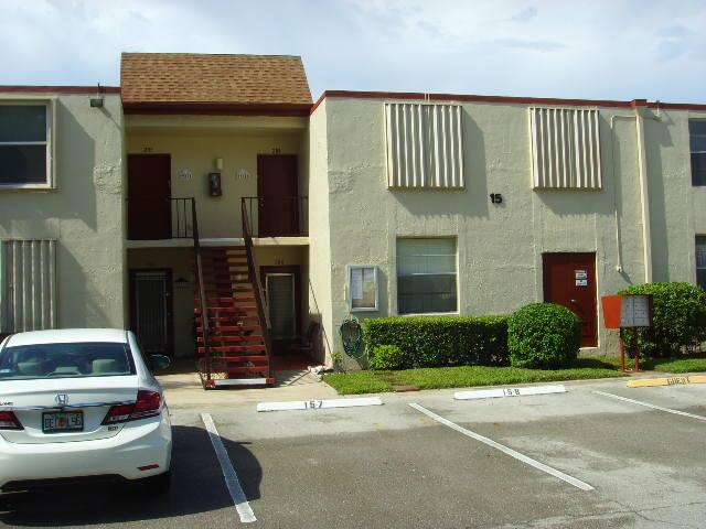 55+ COMMUNITY. SEASONAL FURNISHED, BEST LOCATION, OVERLOOKING POOL, FRIENDLY ACTIVE ,CABLE WITH 8HBO, HSI & WATER INCLUDED, MANY PUBLIC GOLF COURSES NEARBY, BAR-B-QUEING ALLOWED AT CLUBHOUSE, NEAR PUBLIX SHOPPING CENTER, MOVIES, WORSHIP,RESTAURANTS. ACTIVE COMMUNITY WITH FITNESS,CARDS,THEATER,POOL,LIBRARY, BILLIARDS, LOTS MORE