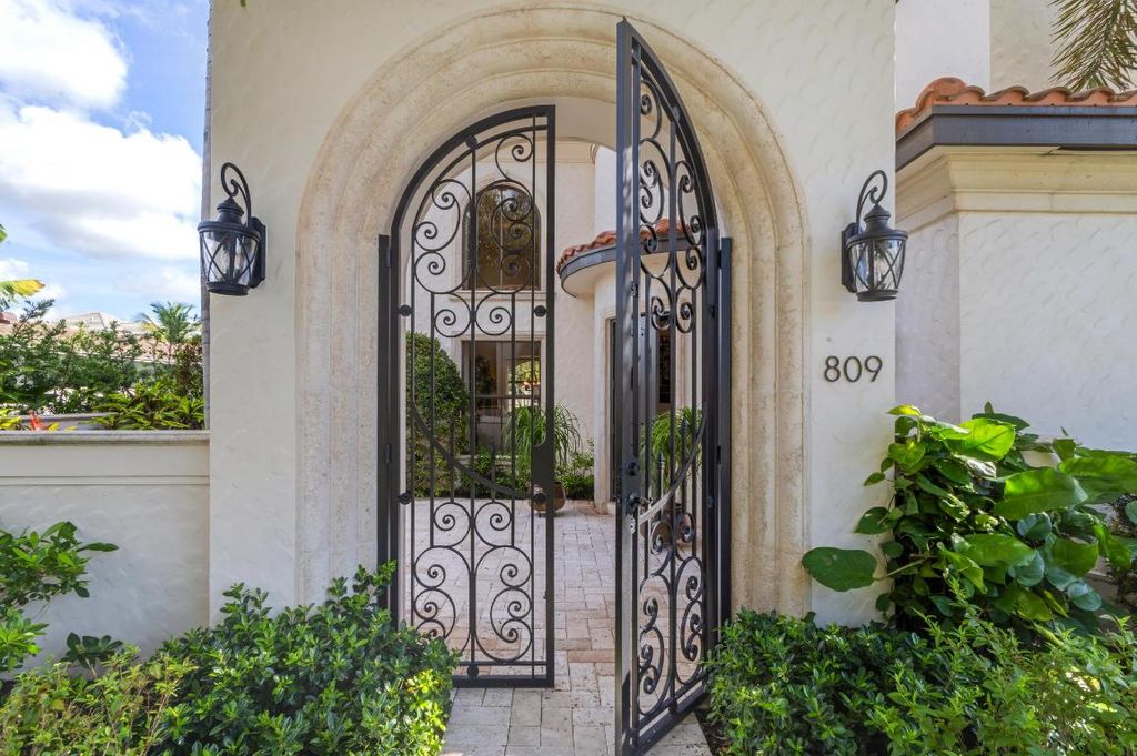 Photo of 809 NE 71st Street, Boca Raton, FL 33487 (MLS # R11109842)