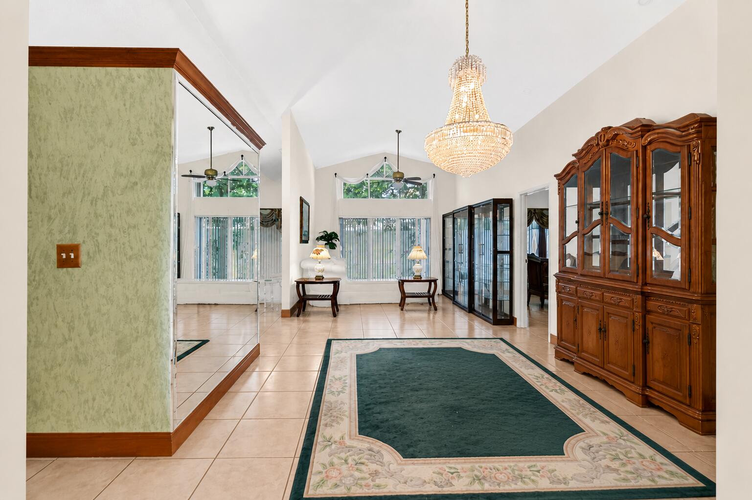 1059 Fairfax Circle W