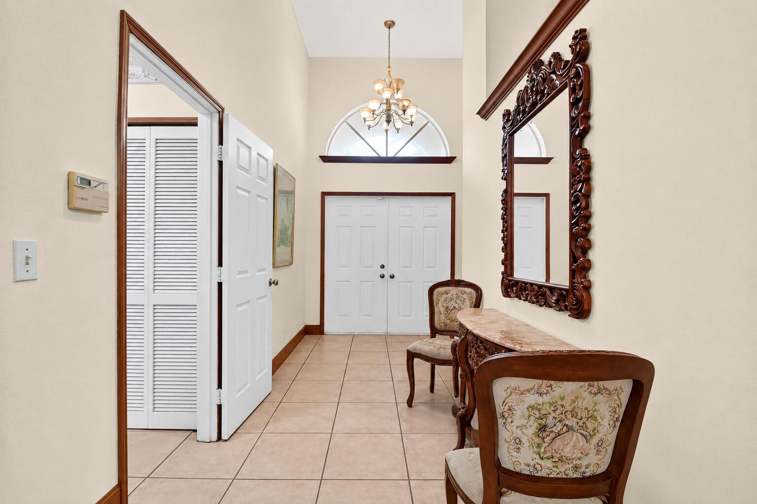 1059 Fairfax Circle W