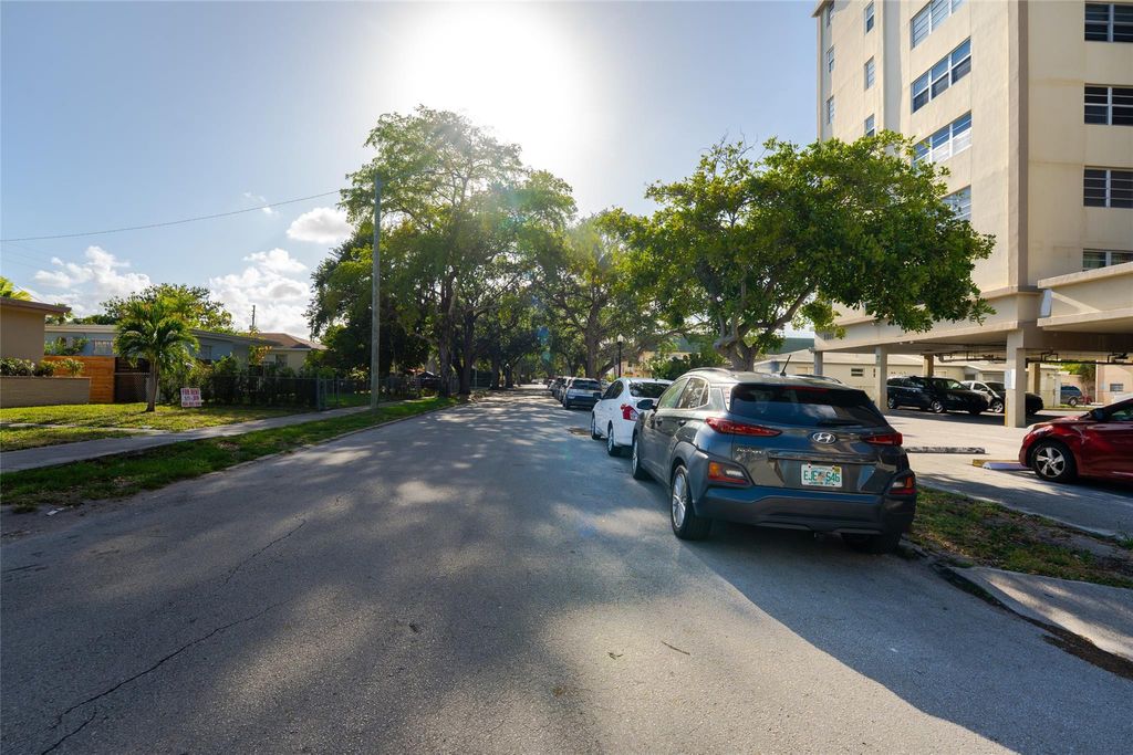 Photo of 1811 Jefferson Street #304, Hollywood, FL 33020 (MLS # F10550399)