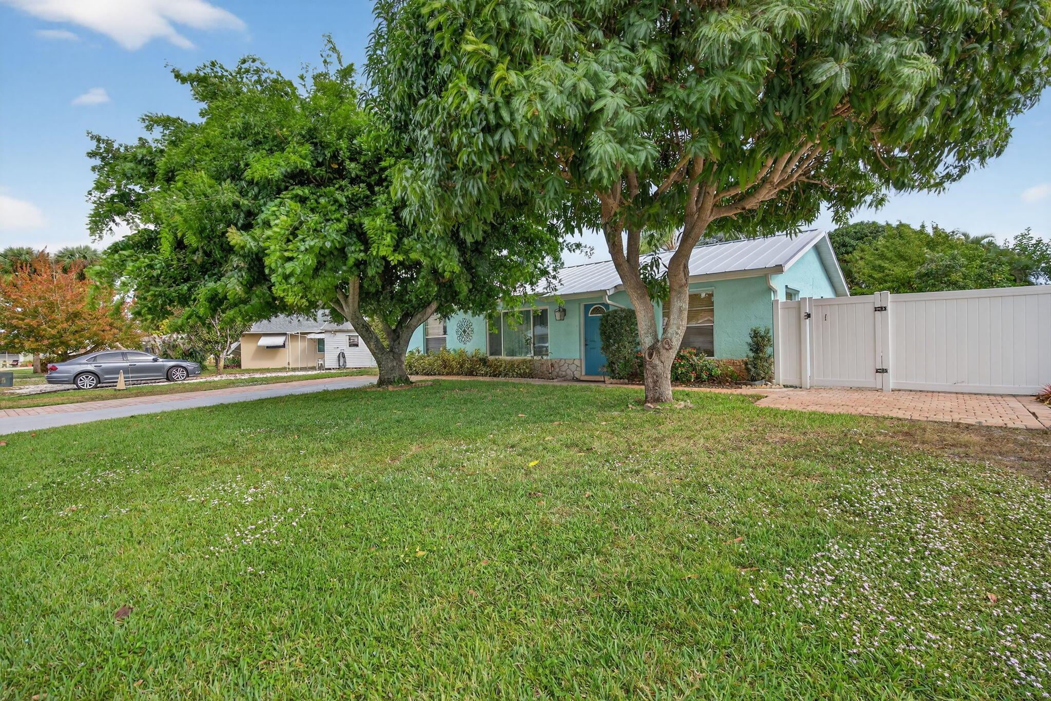 EASTRIDGE ESTATES / Hobe - Residential