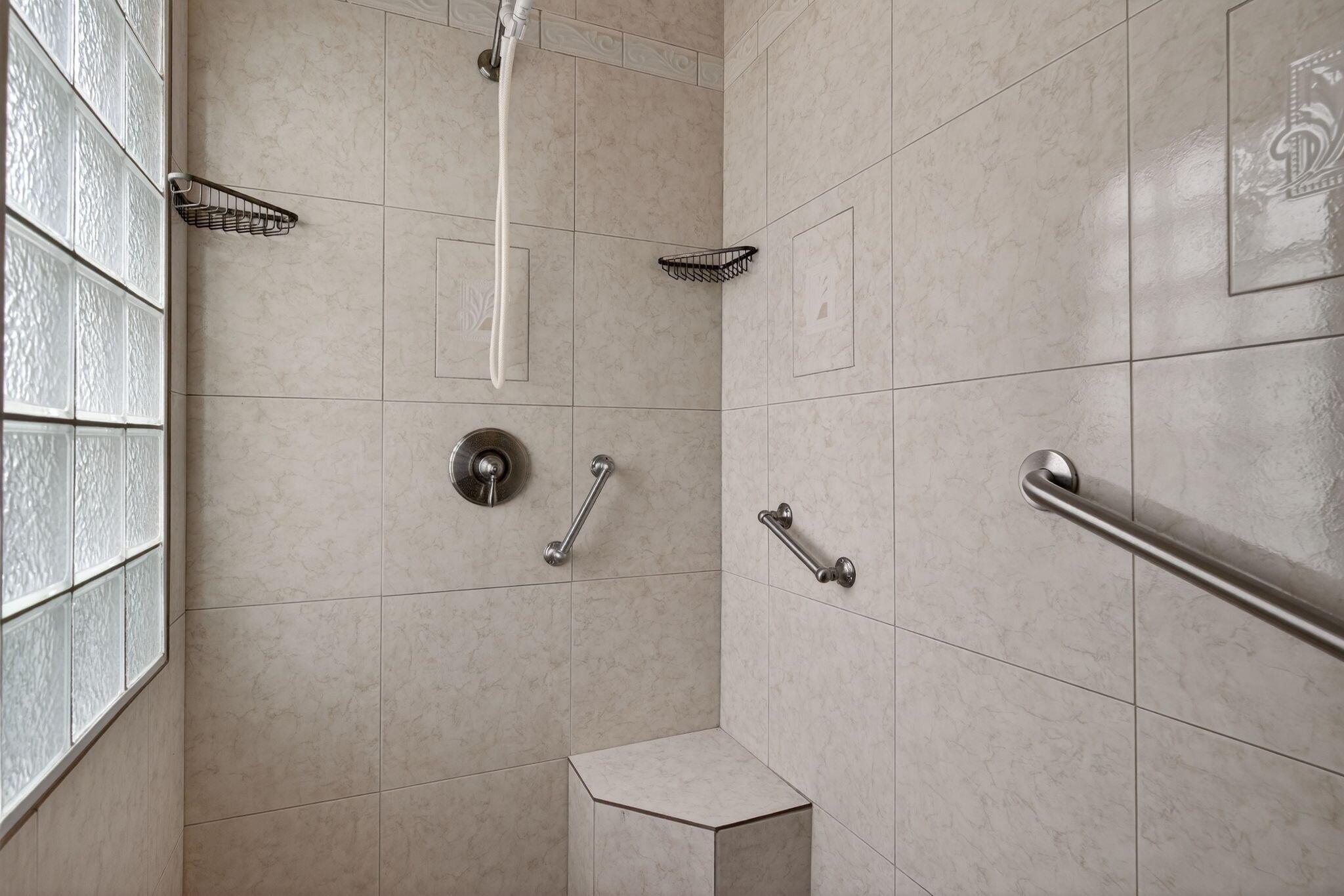 EASTRIDGE ESTATES / Hobe - Residential