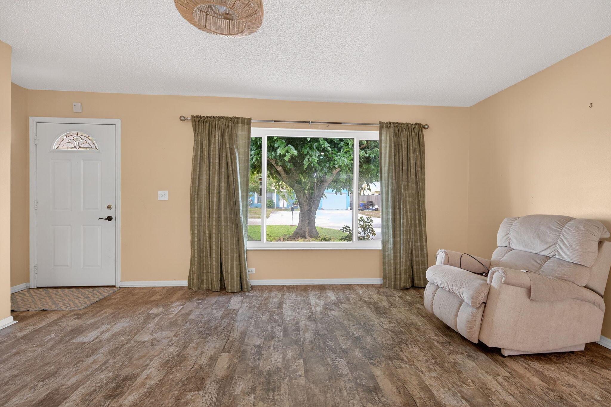 EASTRIDGE ESTATES / Hobe - Residential