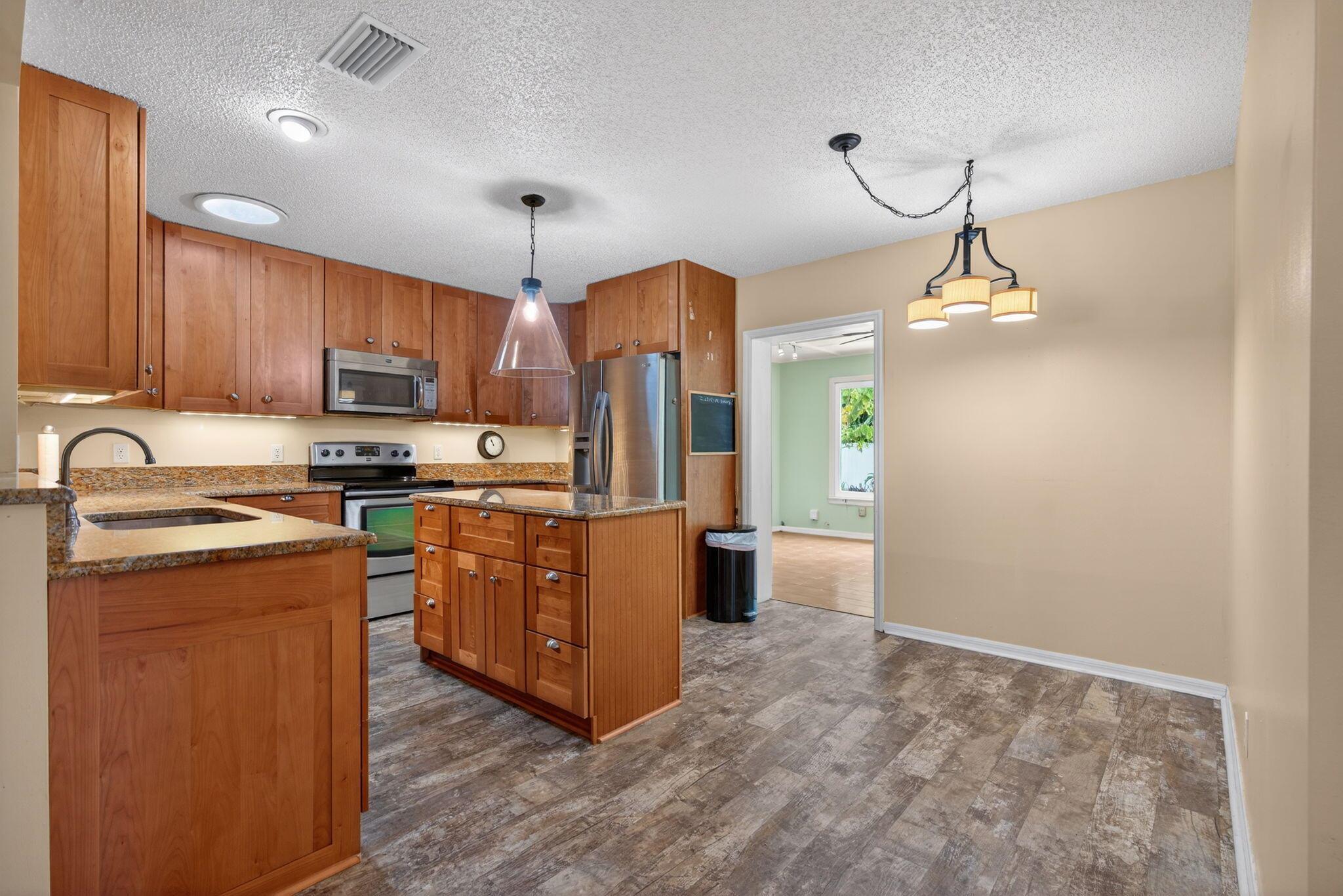 EASTRIDGE ESTATES / Hobe - Residential