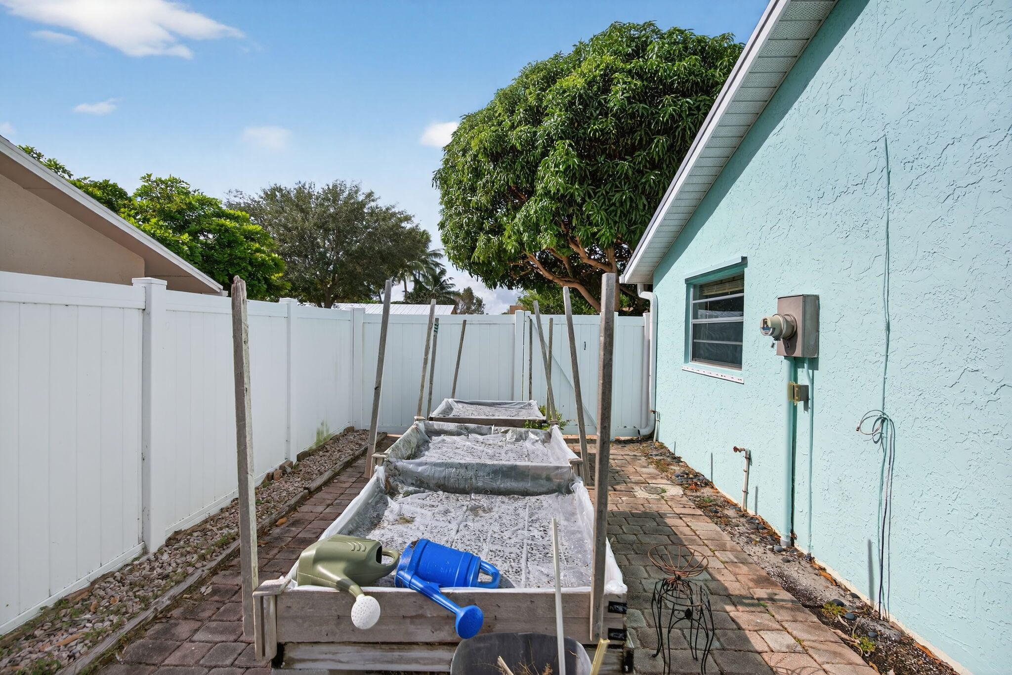 EASTRIDGE ESTATES / Hobe - Residential