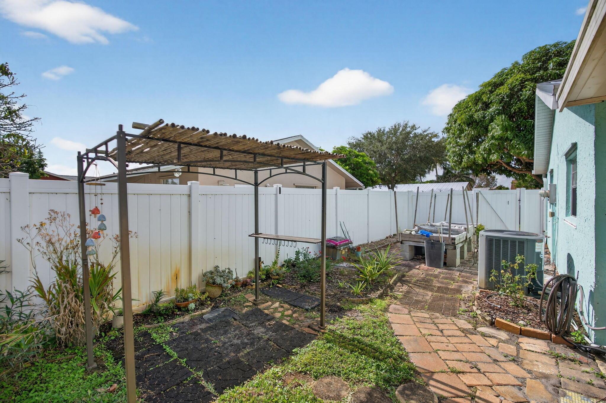 EASTRIDGE ESTATES / Hobe - Residential