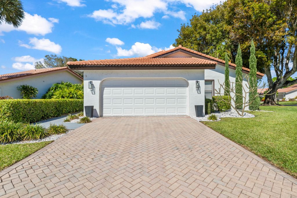 Photo of 5545 Lakeview Mews Terrace, Boynton Beach, FL 33437 (MLS # R11149351)