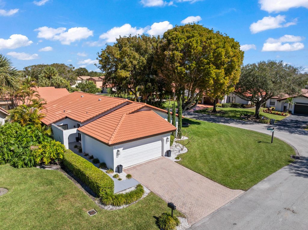 Photo of 5545 Lakeview Mews Terrace, Boynton Beach, FL 33437 (MLS # R11149351)