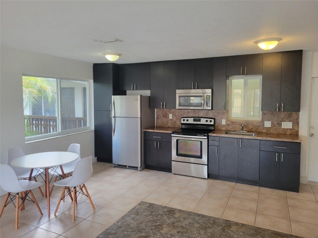 Photo of 600 S Luna Court #29, Hollywood, FL 33021 (MLS # F10548435)