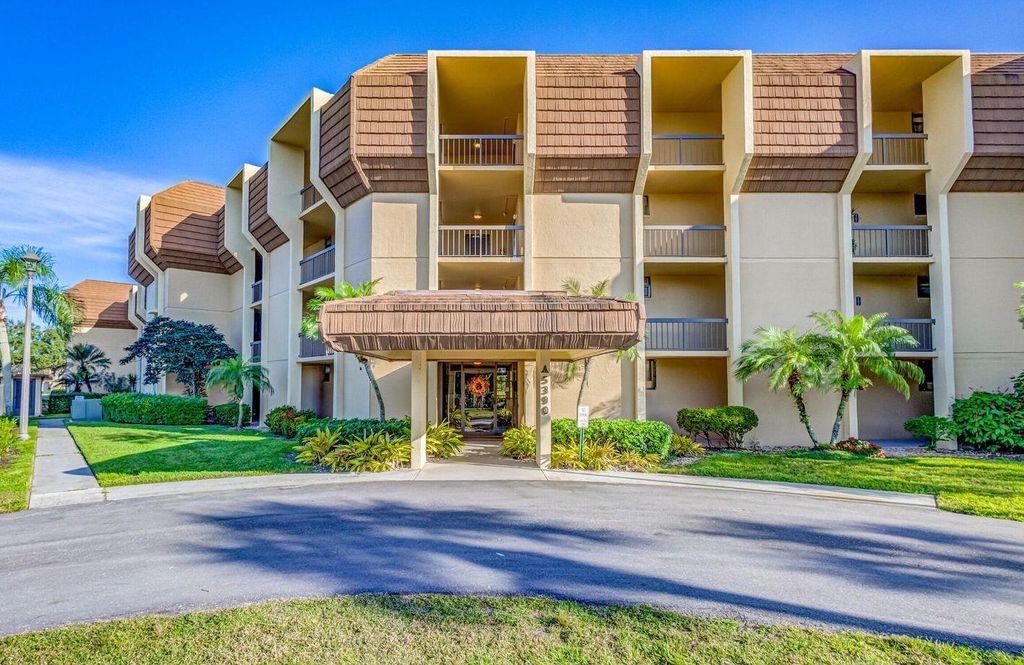 Photo of 5390 Woodland Lakes Drive #105, Palm Beach Gardens, FL 33418 (MLS # R10950513)