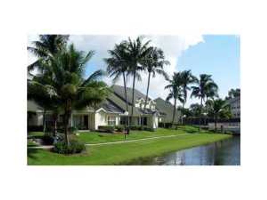 Spectacular rental!!  Remodeled townhouse on lake close to clubhouse, gym, community pool & tennis.  Excellent schools. Great location.