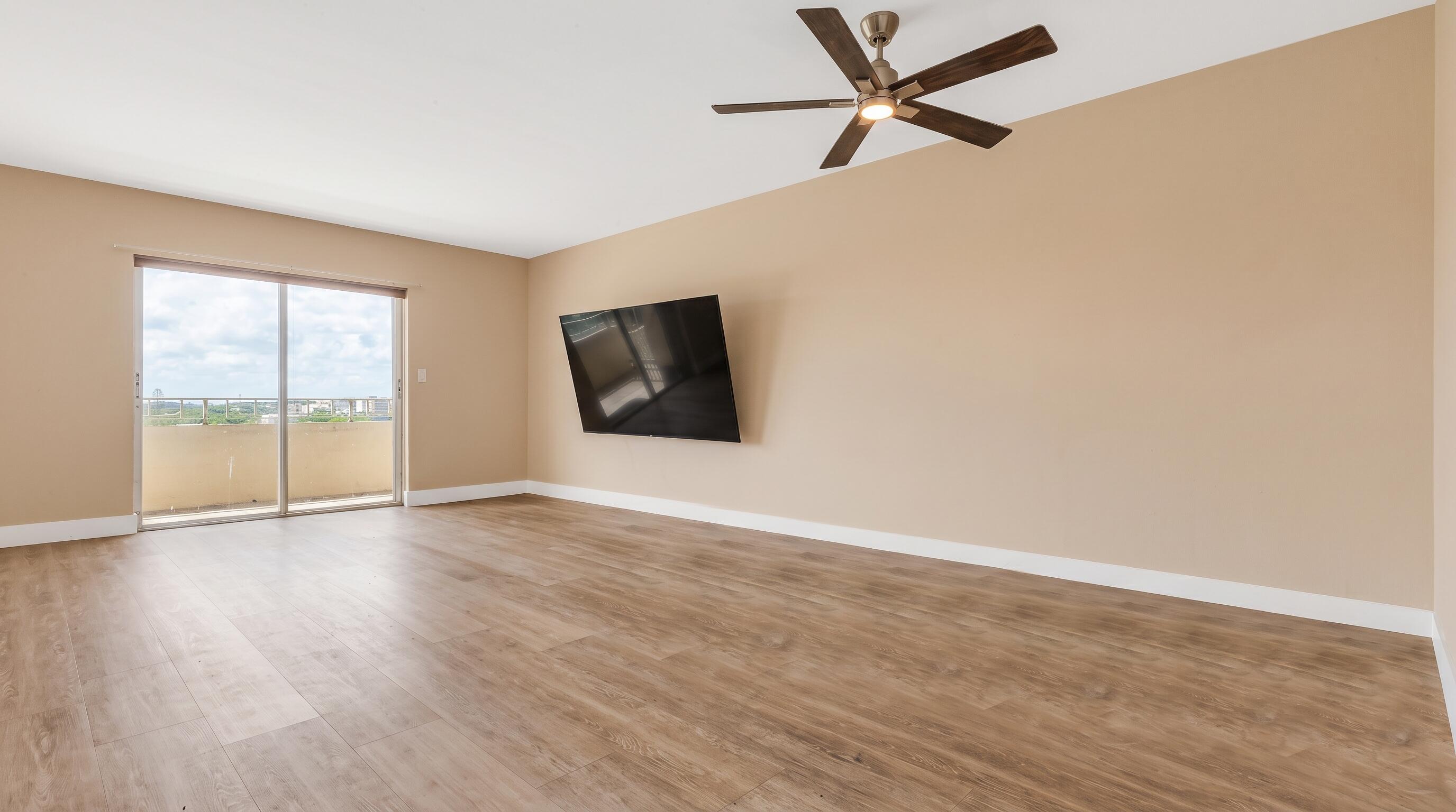900 NE 18th Avenue 802