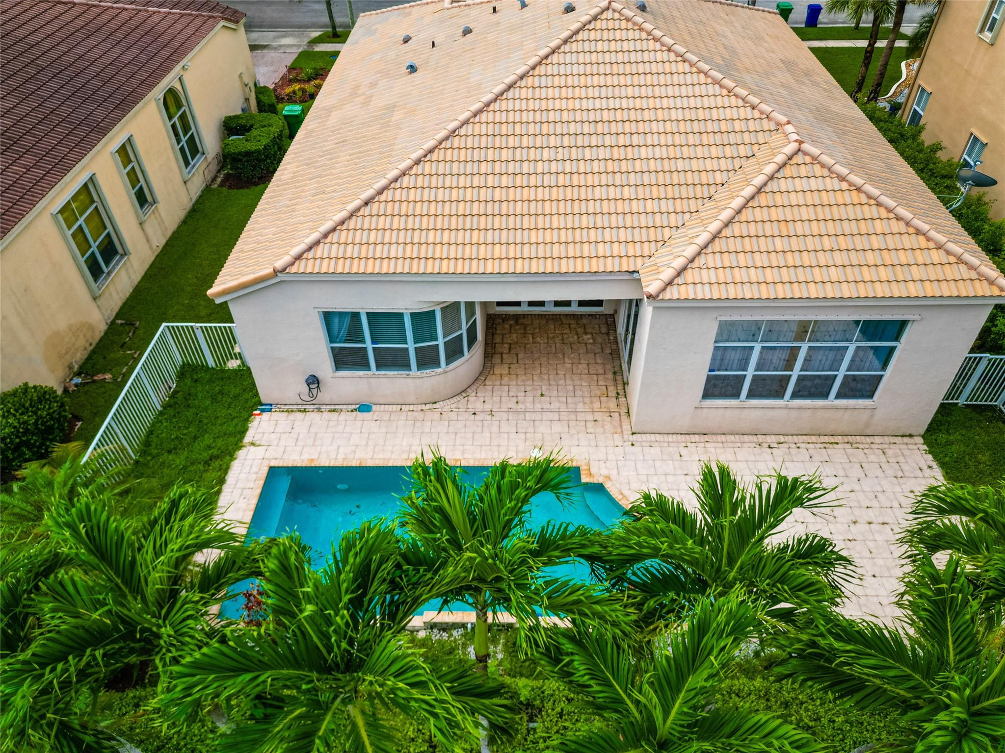 Riviera Isles I 167-28 B - Residential