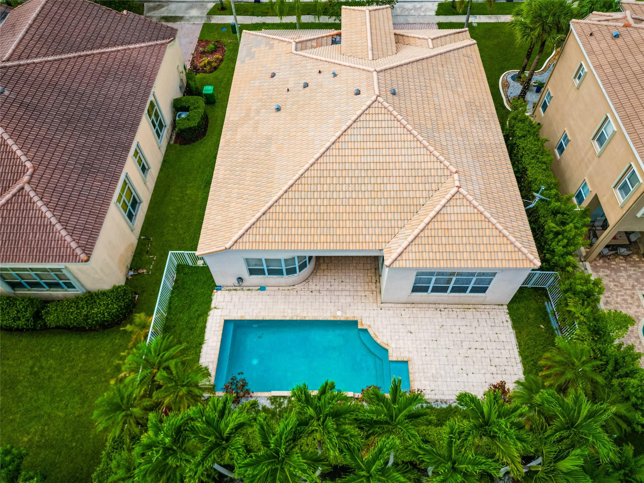 Riviera Isles I 167-28 B - Residential