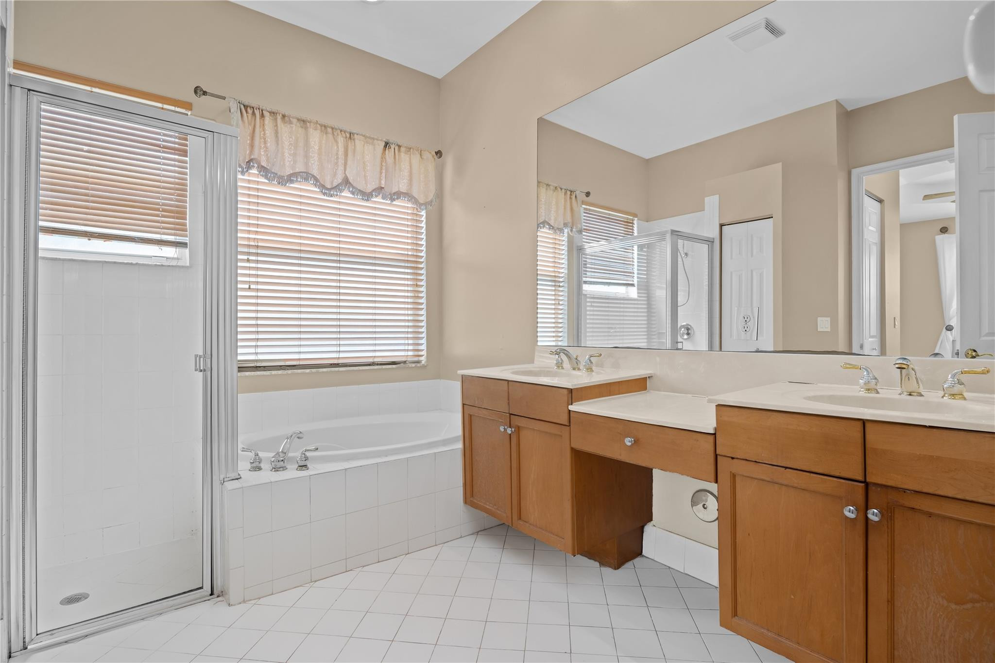 Riviera Isles I 167-28 B - Residential