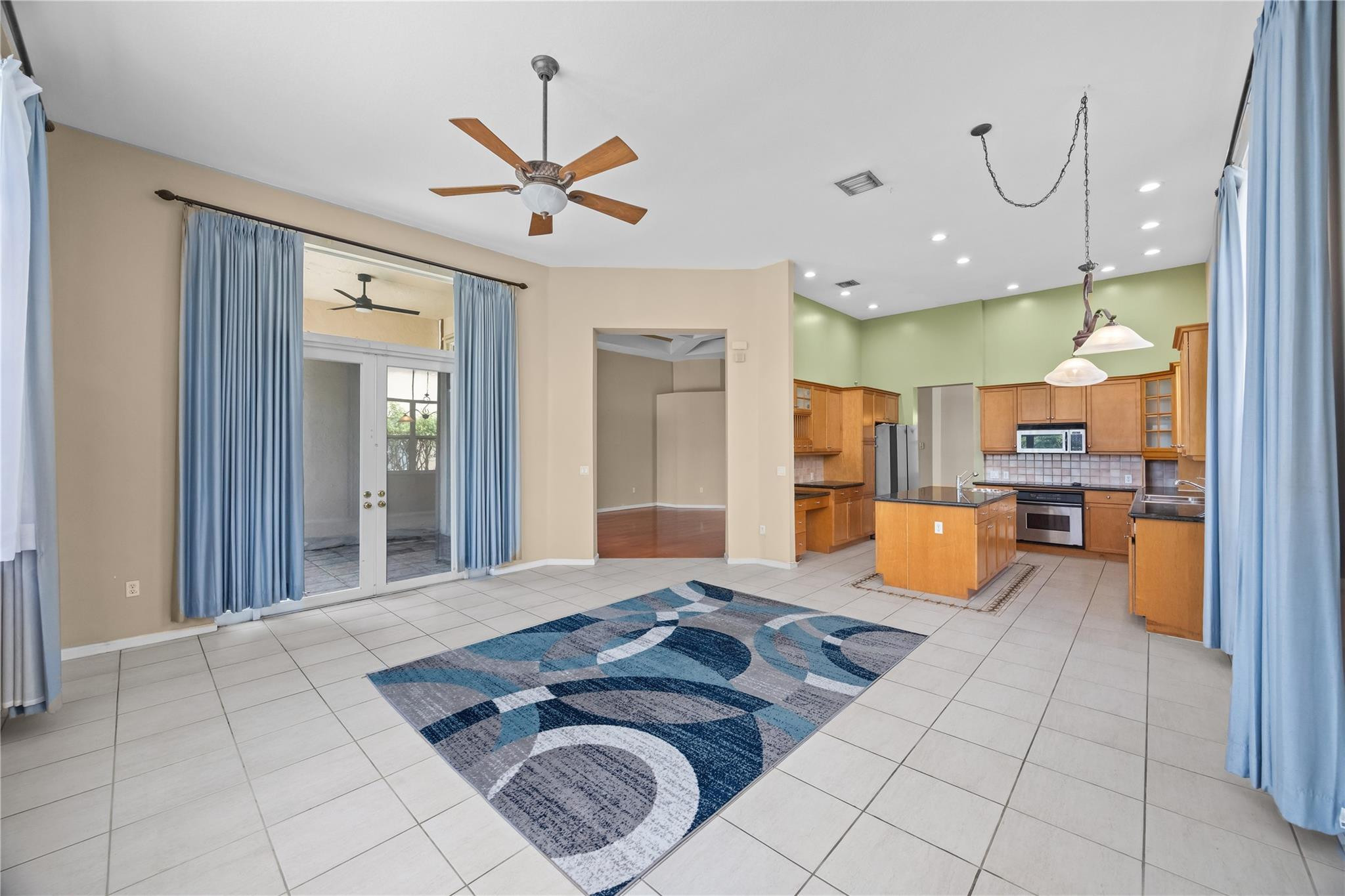 Riviera Isles I 167-28 B - Residential